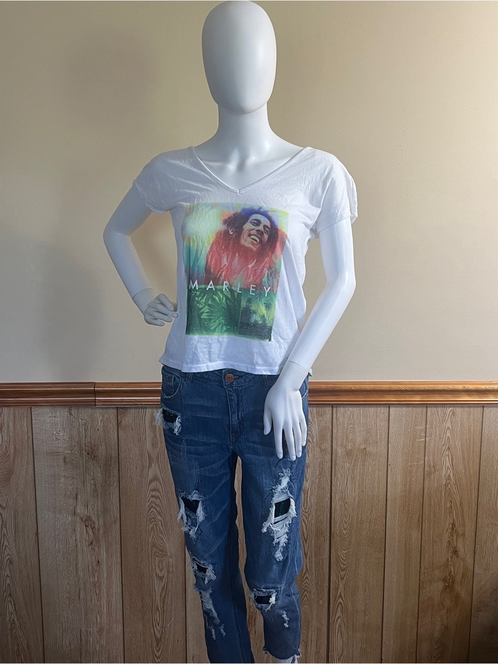 Woman's Burnin Bob Marley Scoop V
Neck Long Tail Shirt